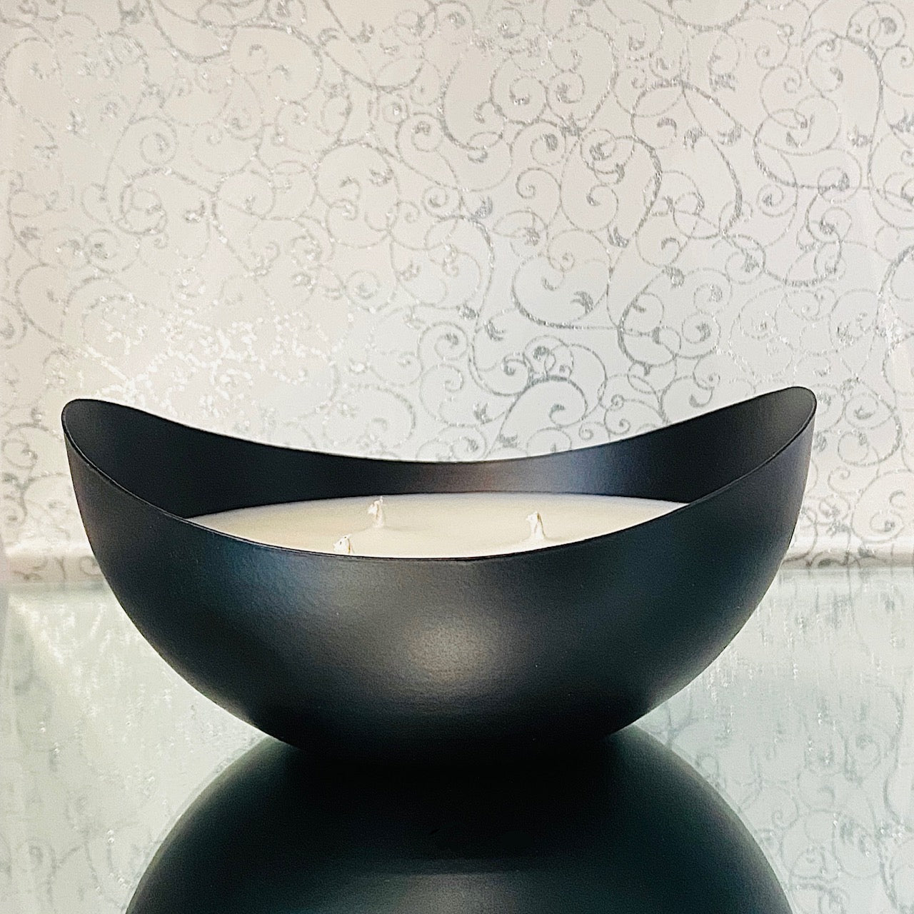 Art Luxury Soy Candle – Sculptural Black Vessel (Bergamot & Vetiver)